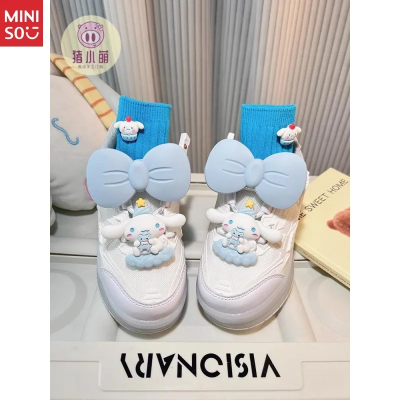 Miniso 2025 Princess Heelys - حذاء دوار لامع أبيض للفتيات، بعجلتين #1