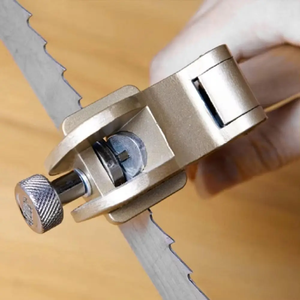 

Portable Saw Teeth Set Tool with Magnifying Glass Anvil Design Sawtooth Dresser High Performance Durable Saw Blade Puller