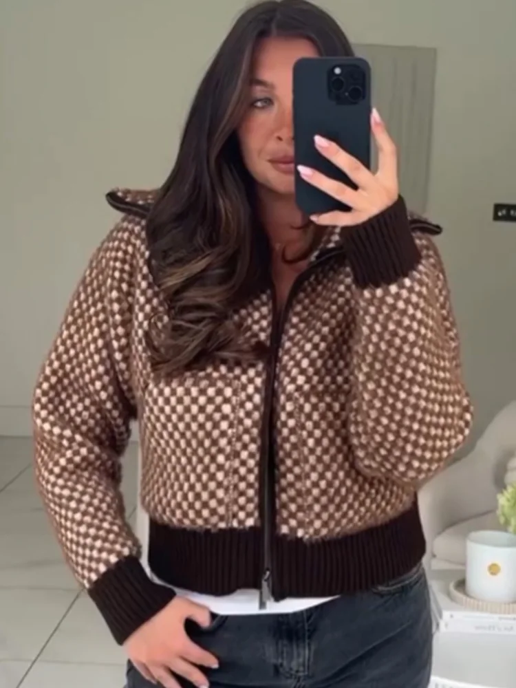 HH المرأة أنيقة التلبيب كم طويل تأثير الفراء الاصطناعي خياطة محبوك Bomber سترة الإناث تنوعا سستة جيب سترة #5