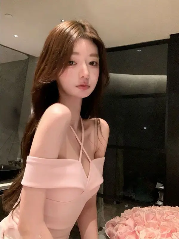Pink Wrap Chest Vest Women's Fashionable Low Chest Hanging Neck Korean Style Tight Belly Bearing Short Top 2026 New Arrival