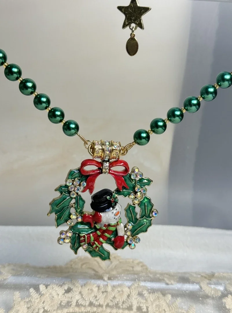 KF Europe and the United States Fashion Trend Sweet Fresh Lovely Christmas Wreath Snowman Pendant Green Glazed Pearl Necklace