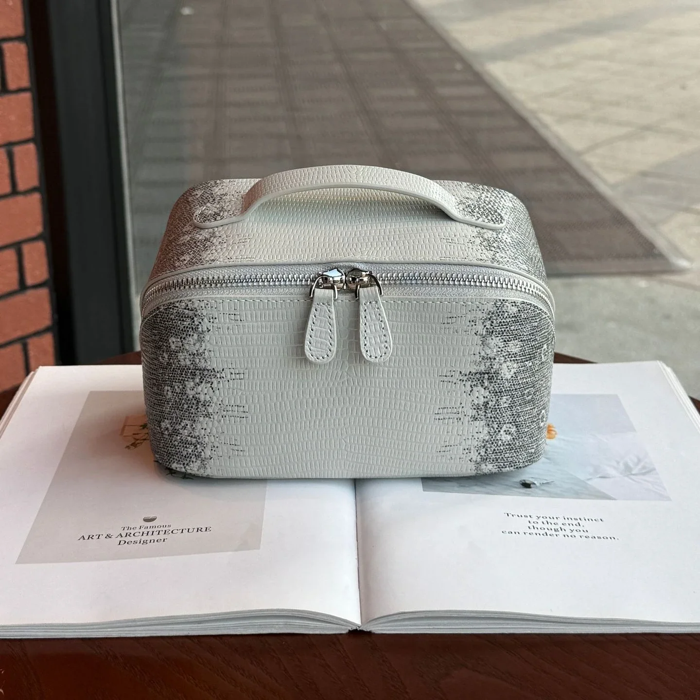 Makeup Bag Lizard Grain Cowhide Leather Case Himalayan Shade Zippered Toiletry Makeup Bag Durable Lightweight Travel Daily Lady