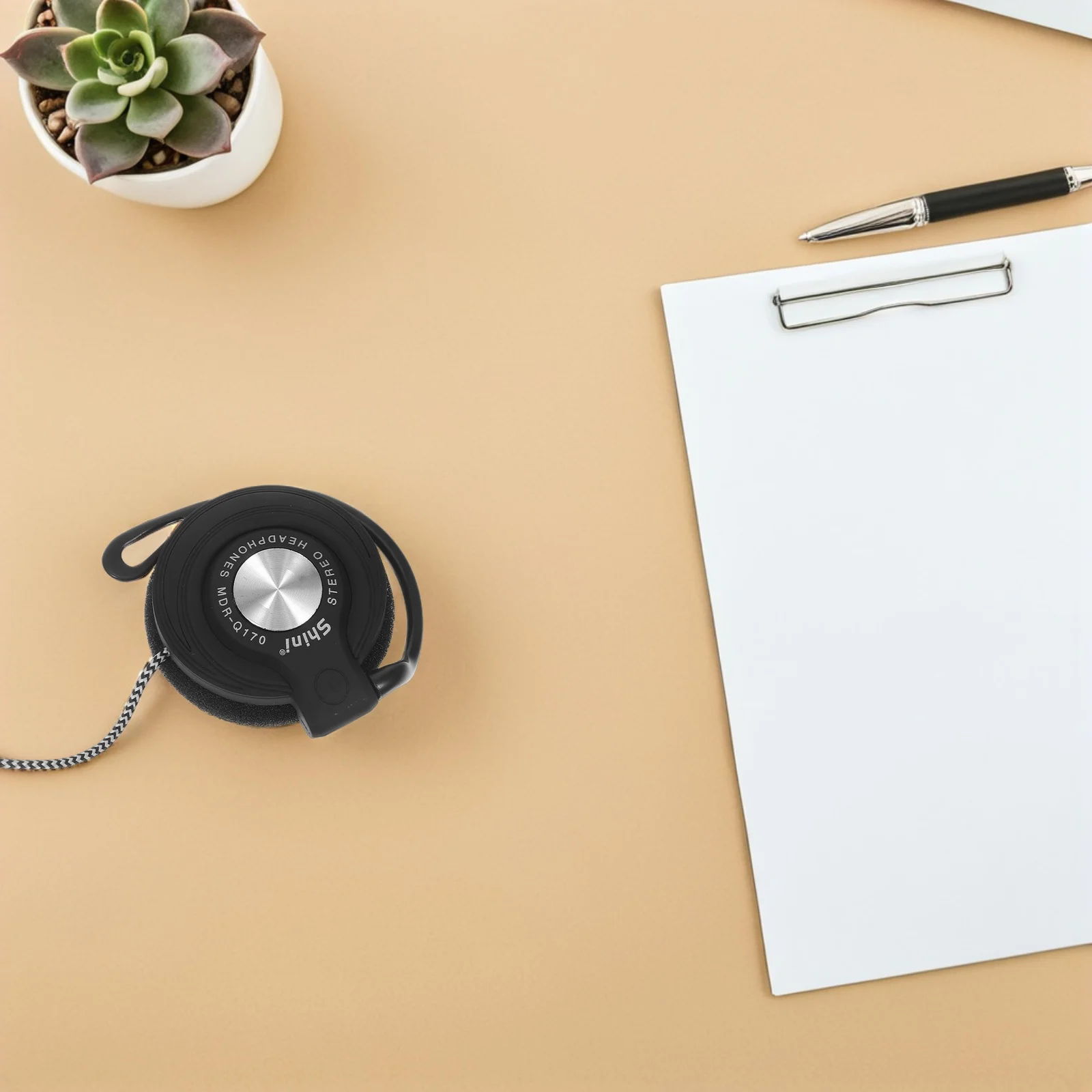 

1 Pair Ear Wired Clip On Ear Stereo Earphone 3.5Mm Noise Isolation Microphone For Phone Computer Laptop Dvd Vcd Sport