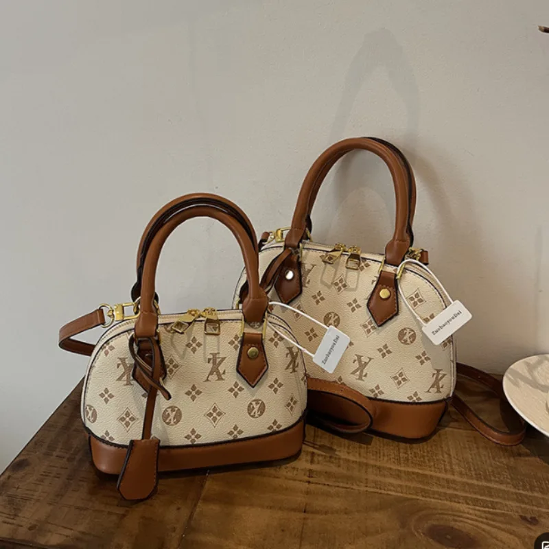 

The designer's new classic shell women's bag - a classic style crossbody bag with a PU zipper - an essential gift for daily comm