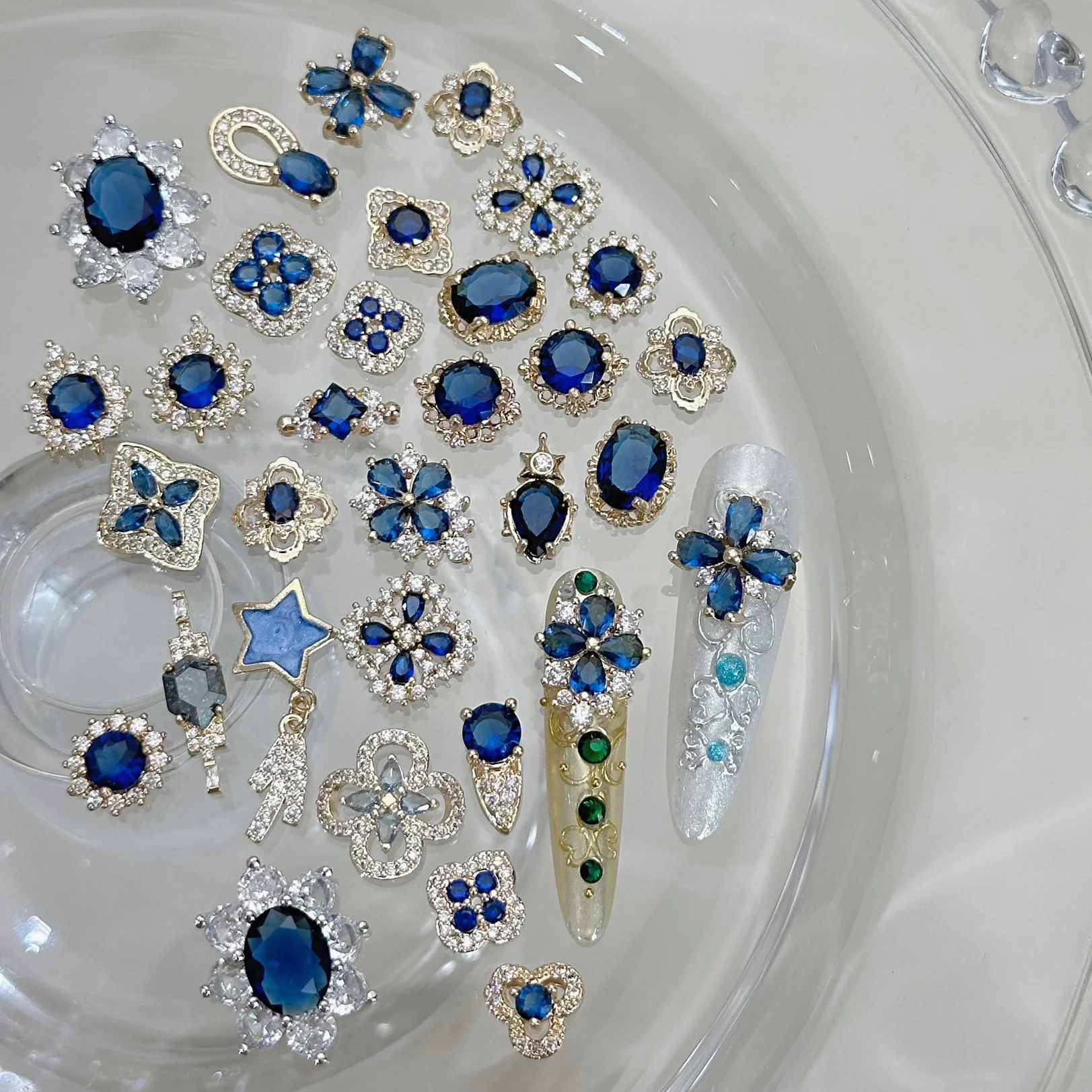 

5 PCS New nail art jewelry palace style sapphire flash nail art material nail accessories diamond