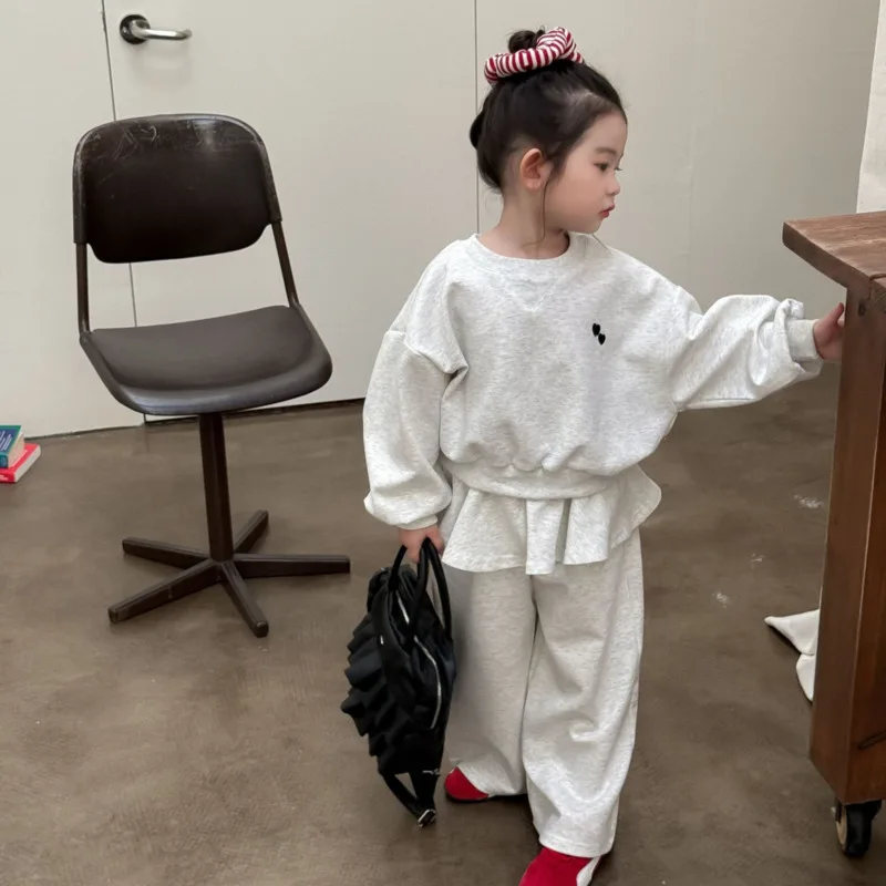 

2025 Autumn Winter Girl Children Clothes Korean Kid Fashion 4y-8y Grey Heart Embroidery Kindergarten 2Piece Set Pullover Cotton