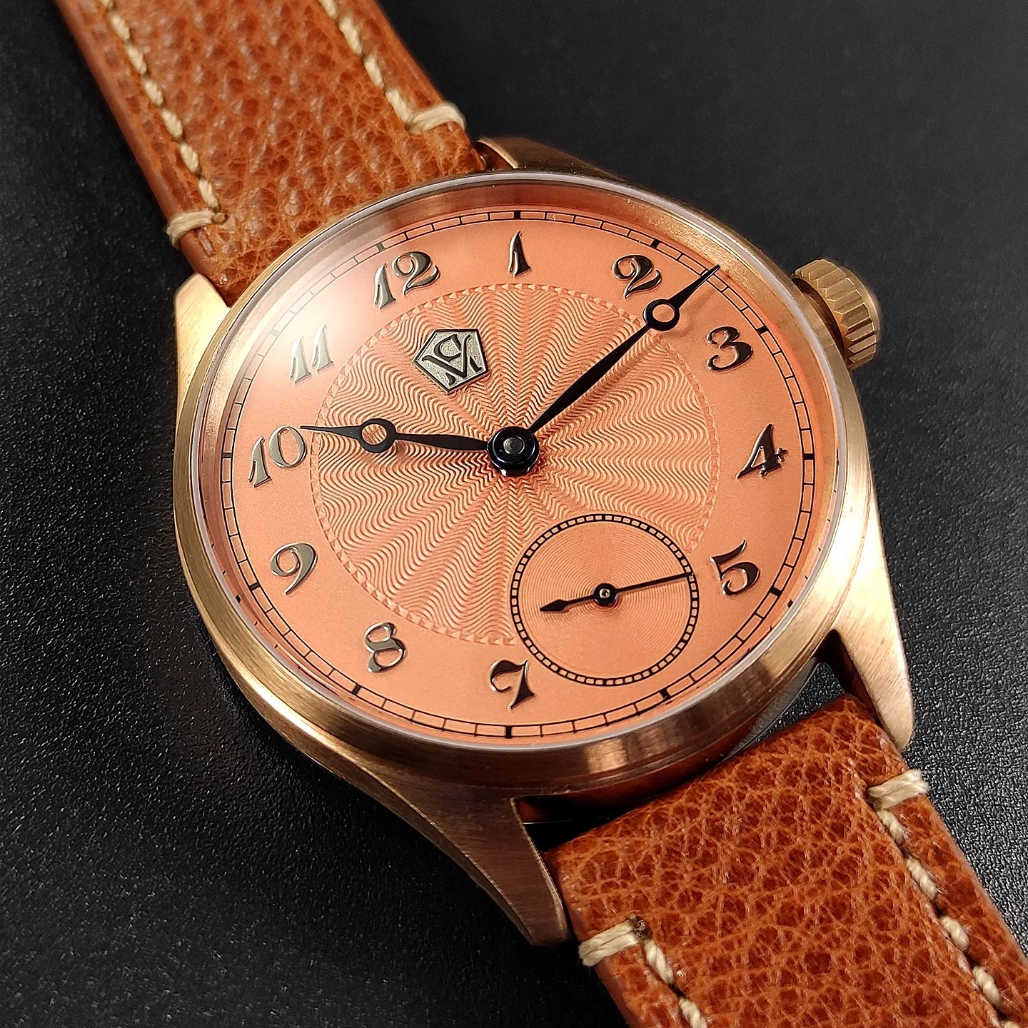 Reloj mecánico manual para hombre de 40 mm en bronce estaño con esfera grabada, tachuelas plateadas 3D, manecillas azul calor, gaviota ST3621 Jones Swor