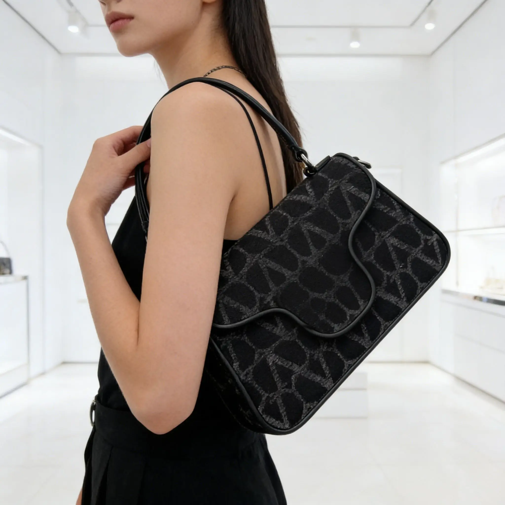 

Luxury women's design bag, fashionable chain shoulder bag, versatile handbag, casual crossbody bag