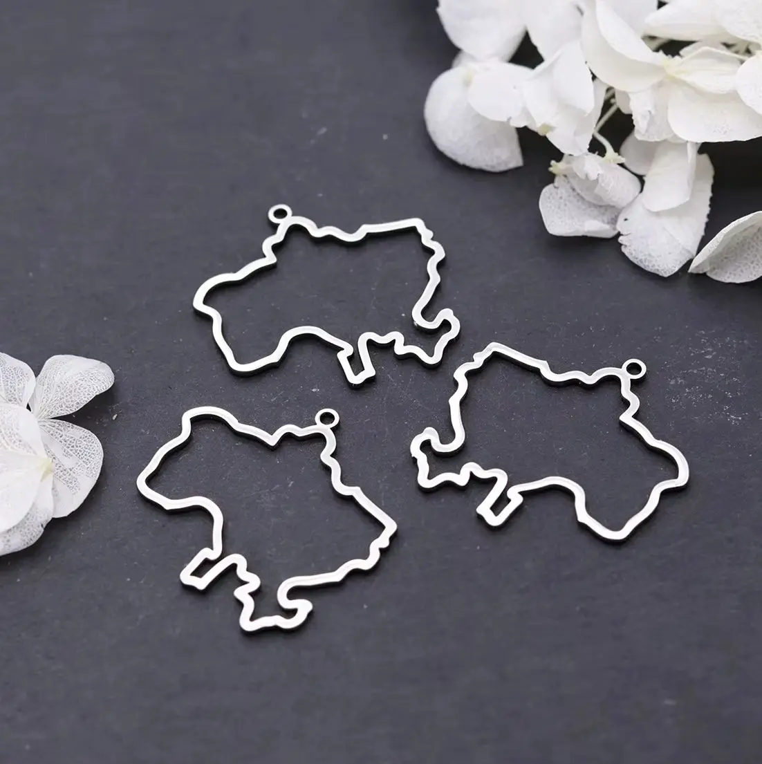 3 piezas de dijes con contorno de mapa de África de acero inoxidable para hacer collares, pendientes, joyería, regalos de recuerdo y accesorios hechos a mano