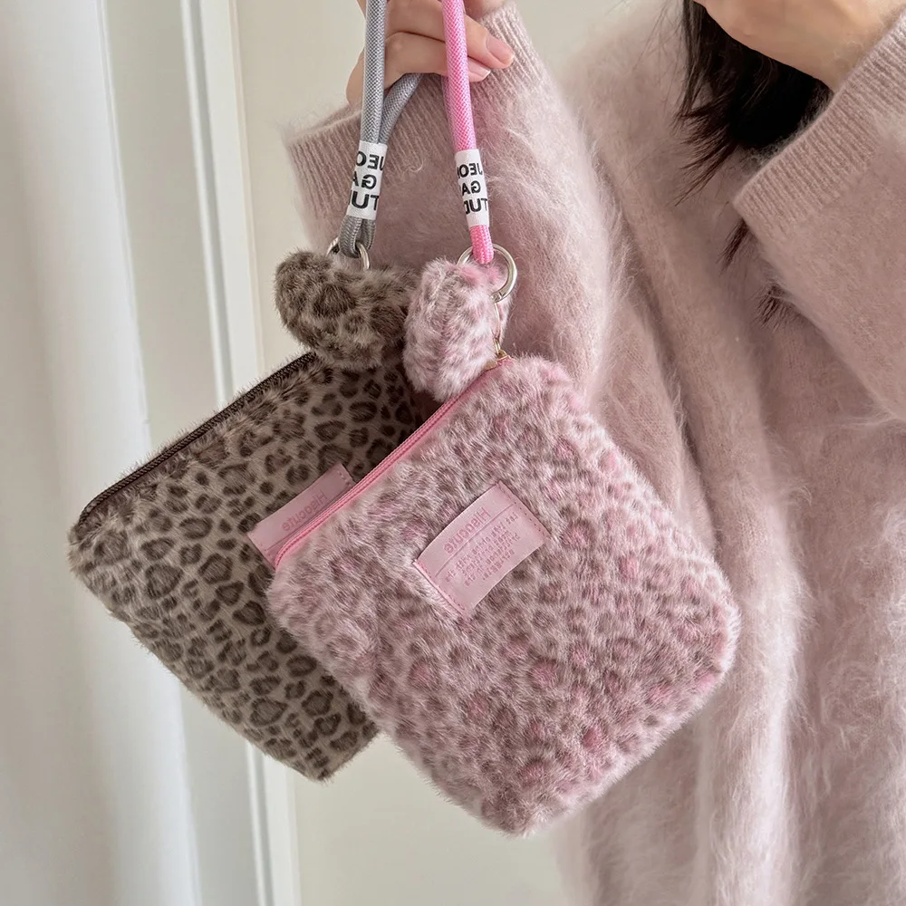 New Vintage Plush Leopard Print Makeup Bag for Girls Portable Skincare Organizer Students Small Toiletry Bag Women Clutch Purse