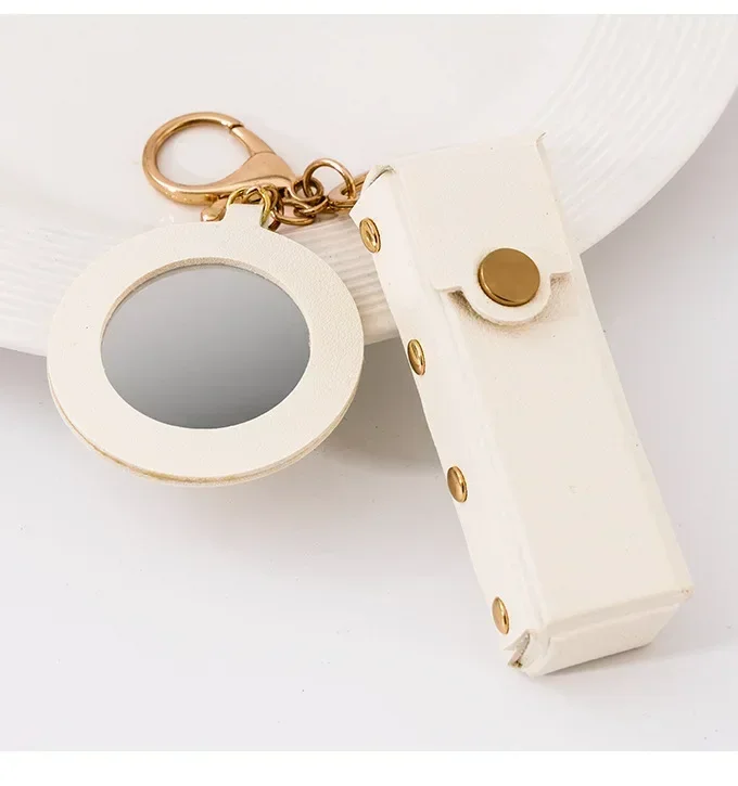 Llavero de cuero con Mini espejo y lápiz labial con logotipo personalizado para mujer, llavero redondo con grabado láser y corazón para mujer, llavero con nombre personalizado