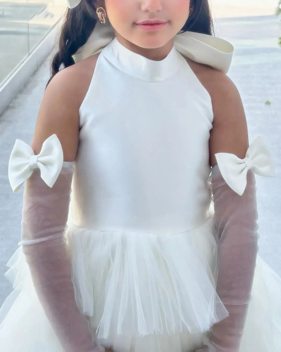 ที่กําหนดเองงาช้างดอกไม้สําหรับงานแต่งงานคอสูง Layered Elegant Holy First Communion จัดเลี้ยงประกวดชุด