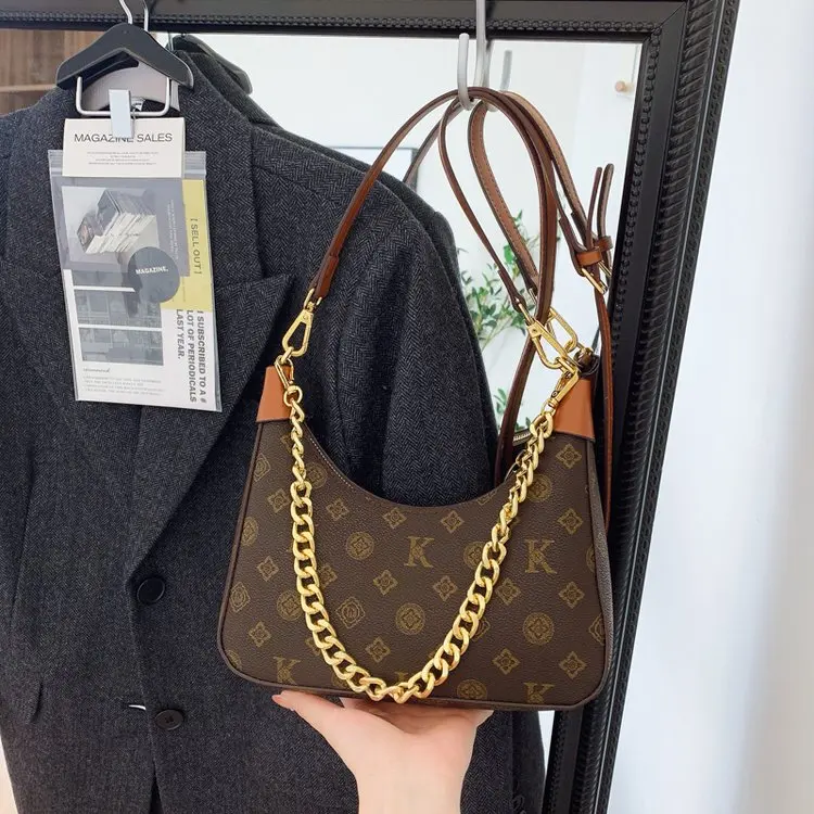 

Luxe Commute Quilted Bag, Chain Strap with Secure Closure, Soft Textured Finish, Everyday Essential, New 2026 Arrival