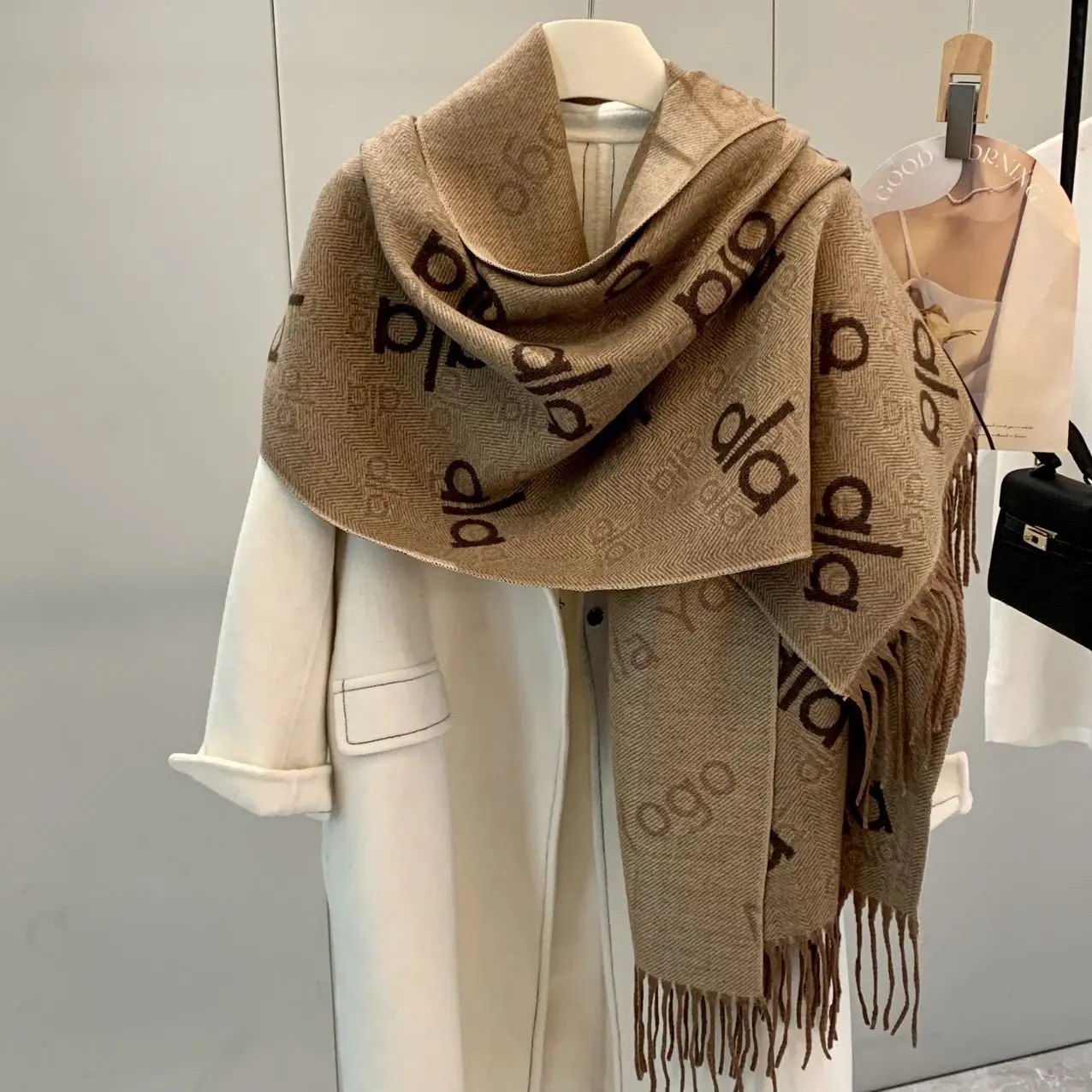 

2025 New Double Sided Letter Scarf Warm Thick Winter Scarf for Women Luxury Oversized Shawl Wrap, Soft Winter Fashion Accessory