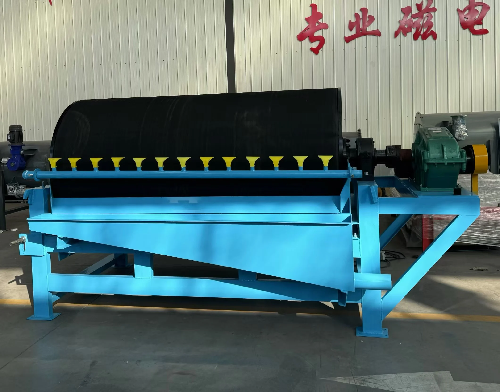 High Strength Suspended Electromagnetic Iron Remover Automatic Cleaning of Magnetic Iron Remover