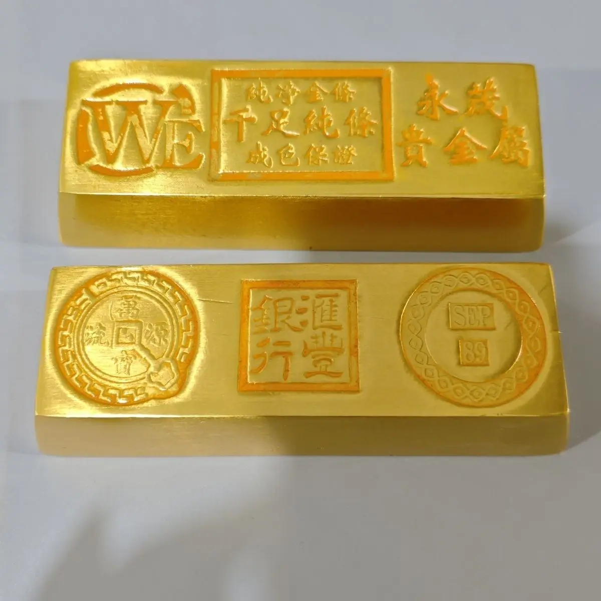 Fifty two Qing vaults collect old gold bricks and gilt, well preserved, the imprint is clearly visible, a random trapezoid