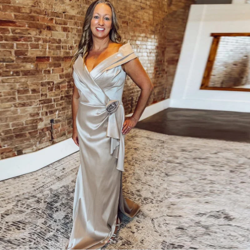 Customized Classic Mother of The Bride Dress Sleeveless Off-shoulder Ruffled  Neckline Waist Pleated Ruffle Design Ball Gown