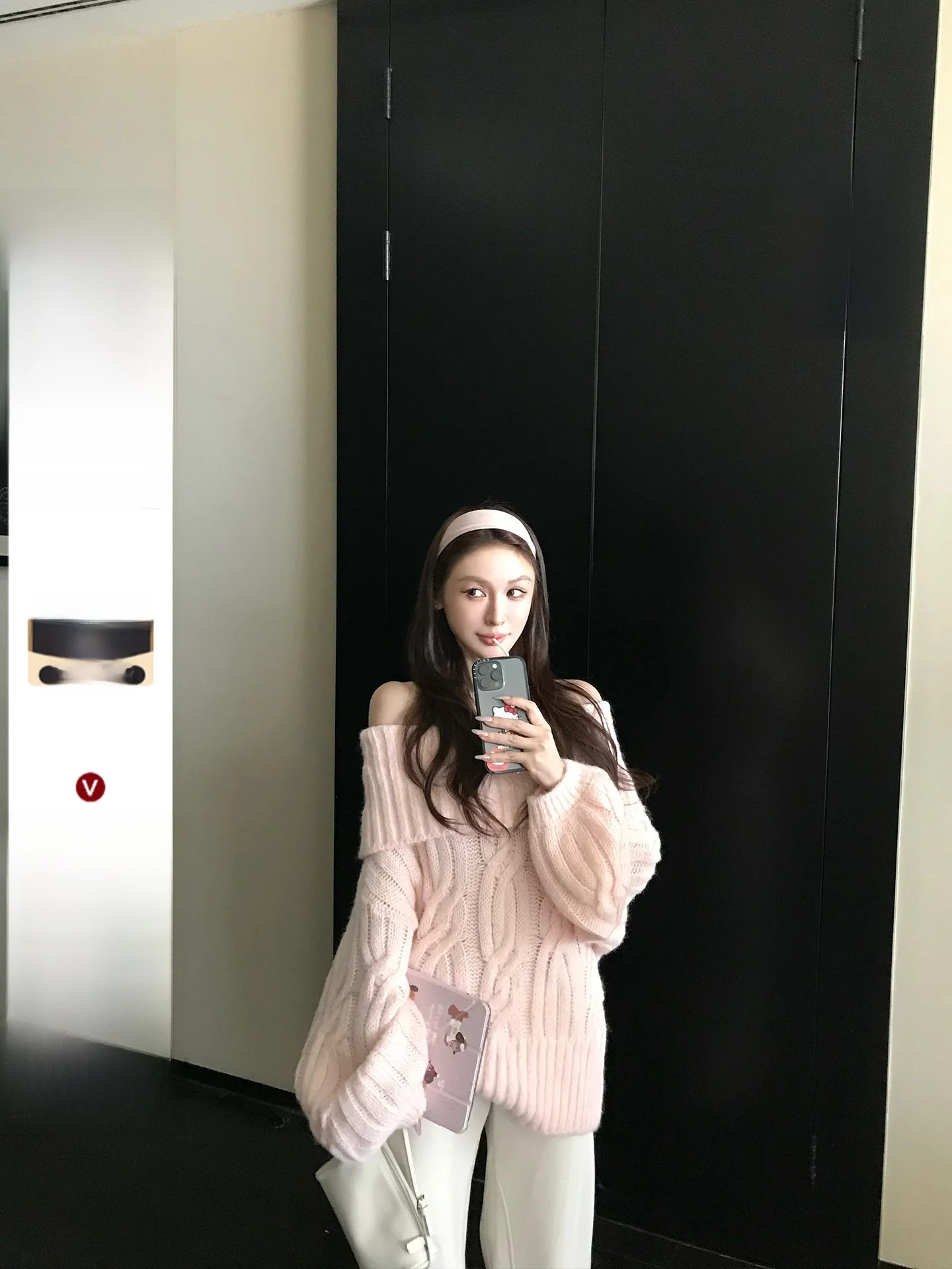 

Skk Store Romantic Pure Desire Heavyweight Camere Lazy One-shoulder Knotted Sweater Loose Fit Long Sve Nylon Blend Women...