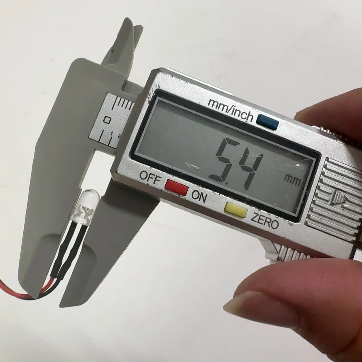 100pcs 5MM LED de brilho ultra-alto com fio, conta LED de luz roxa