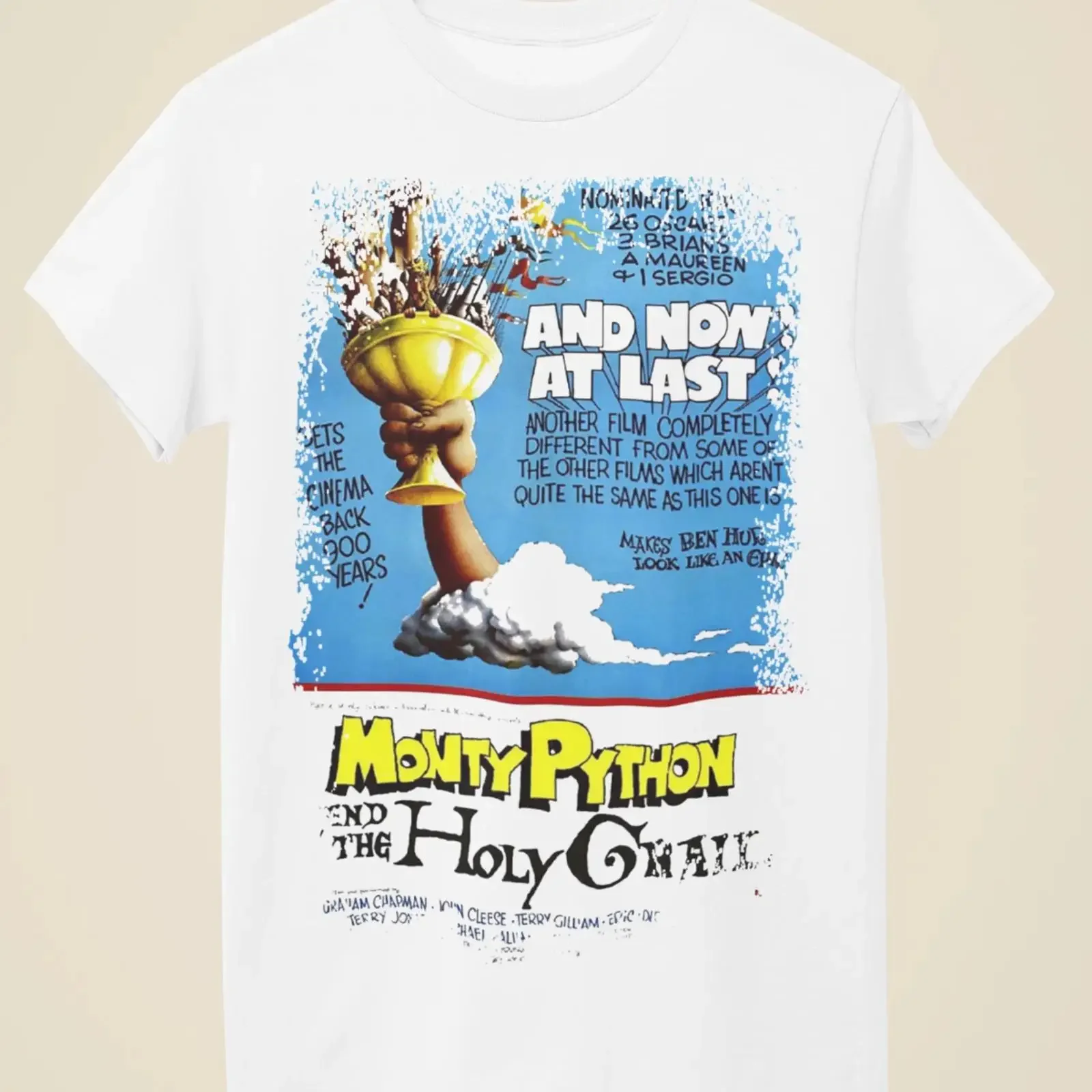 Camiseta Vintage Branca Inspirada no Poster do Filme Monty Python e o Santo Graal, Estilosa e Confortável para o Dia a Dia