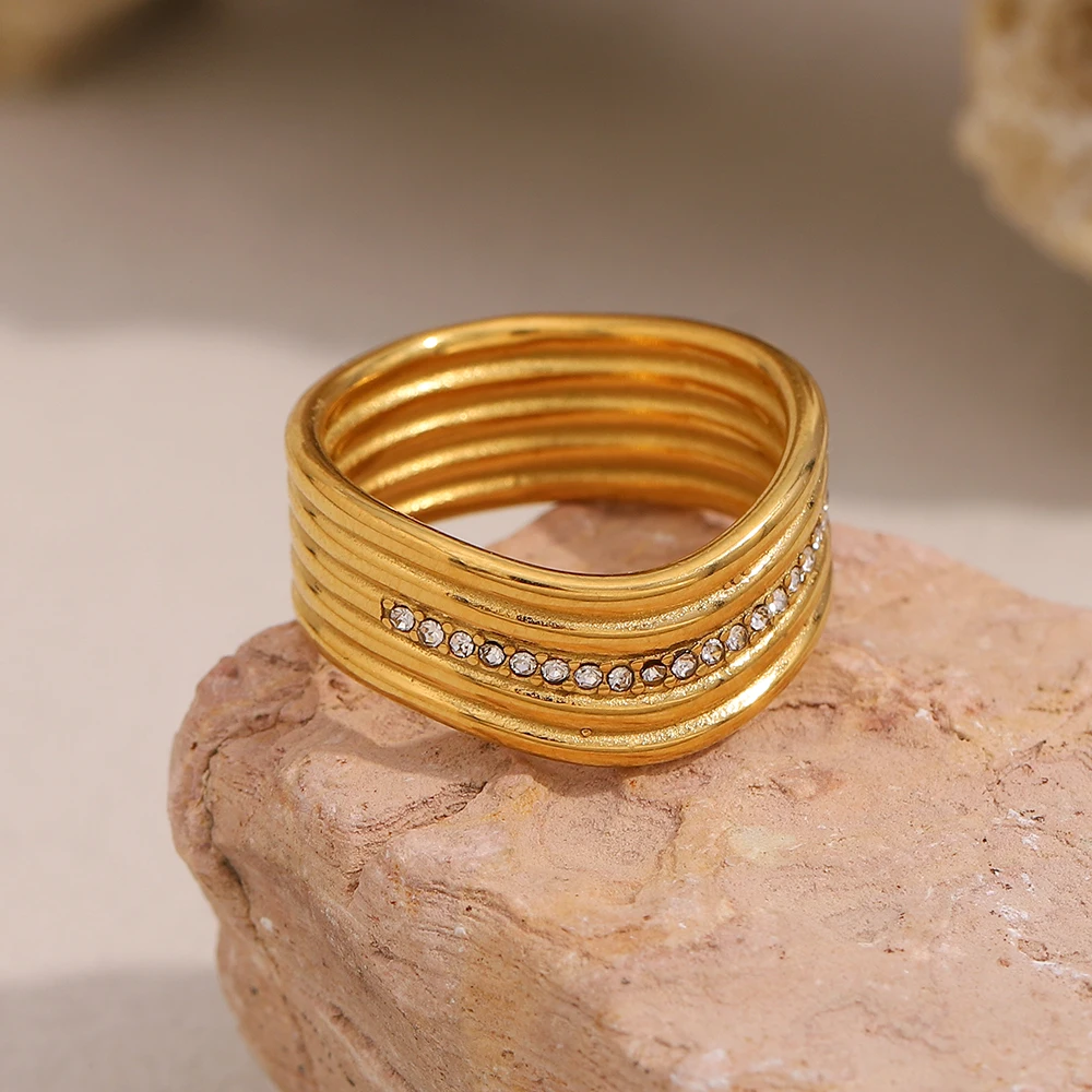E.B.belle 18K مطلية بالذهب متعدد الطبقات الملتوية حجر الراين خاتم الفولاذ المقاوم للصدأ خمر نمط حفل زفاف عيد ميلاد مجوهرات