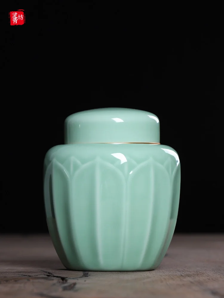 

High-End Blue Porcelain Ceramic Tea Canister Large Size Household Pu'er Tea Storage Sealable Tea Brewing Jar Freshness Mainta...