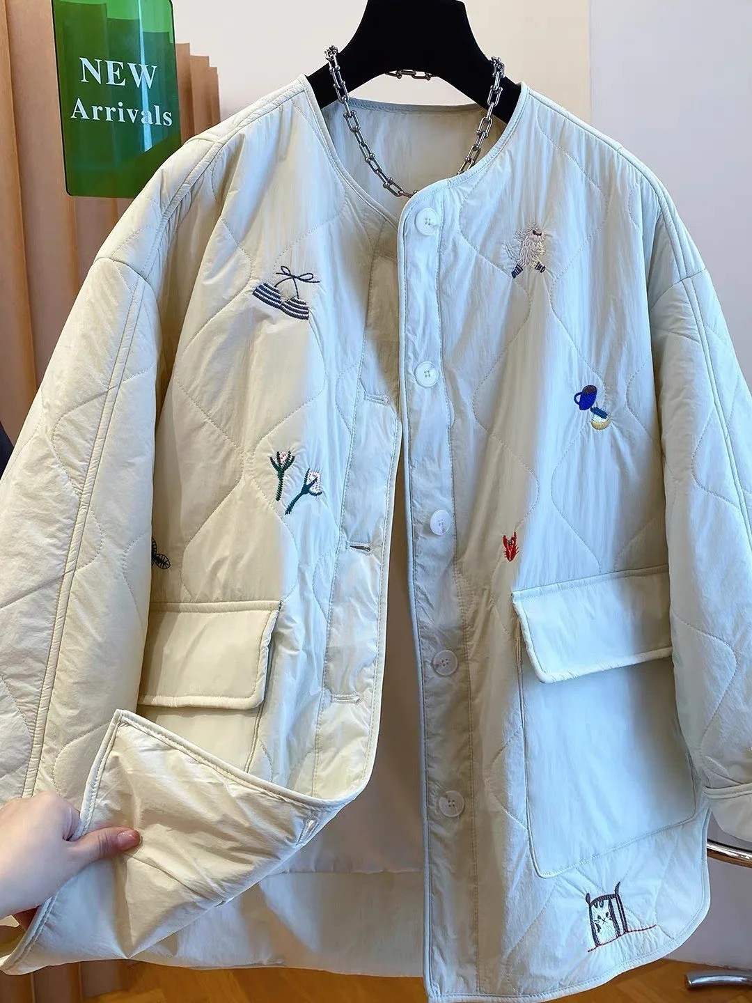 معطف شتوي نسائي فضفاض بياقة فضفاضة من القطن خفيف الوزن ومطرز من Ele معطف شتوي كوري عصري طويل Sve