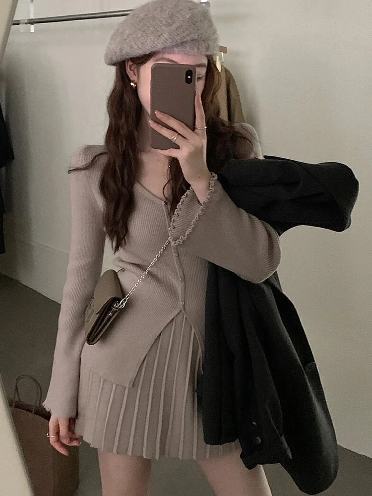 Korean Style Fashionable Sweater Set High Waist Pleated Short Skirt Long Sleeve V-Neck Knitted Two-Piece Women's Autumn Outfit