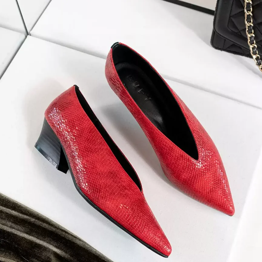 

Новые весенние туфли-лодочки на танкетке с коротким каблуком, европейско-американский стиль, из натуральной кожи, женские туфли с острым носком, для вечеринок, с V-образным вырезом, модель A0004