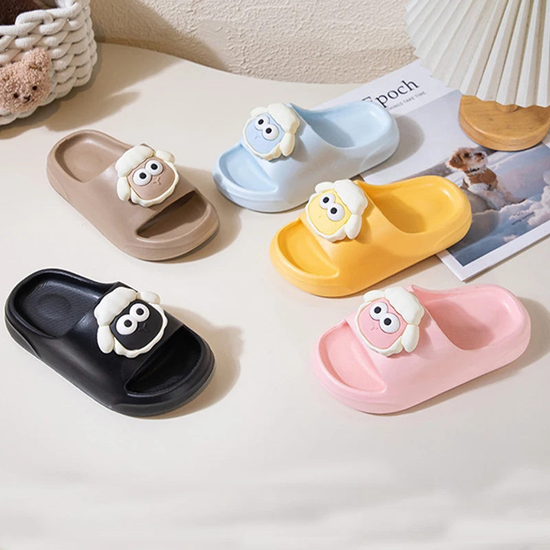 Niedliche 3D-Schaf-Kinder-EVA-Hausschuhe, rutschfeste, weiche, dicke Sohle, Kinder-Duschschuhe, offene Zehen, Strand-Sandalen – Detail 2