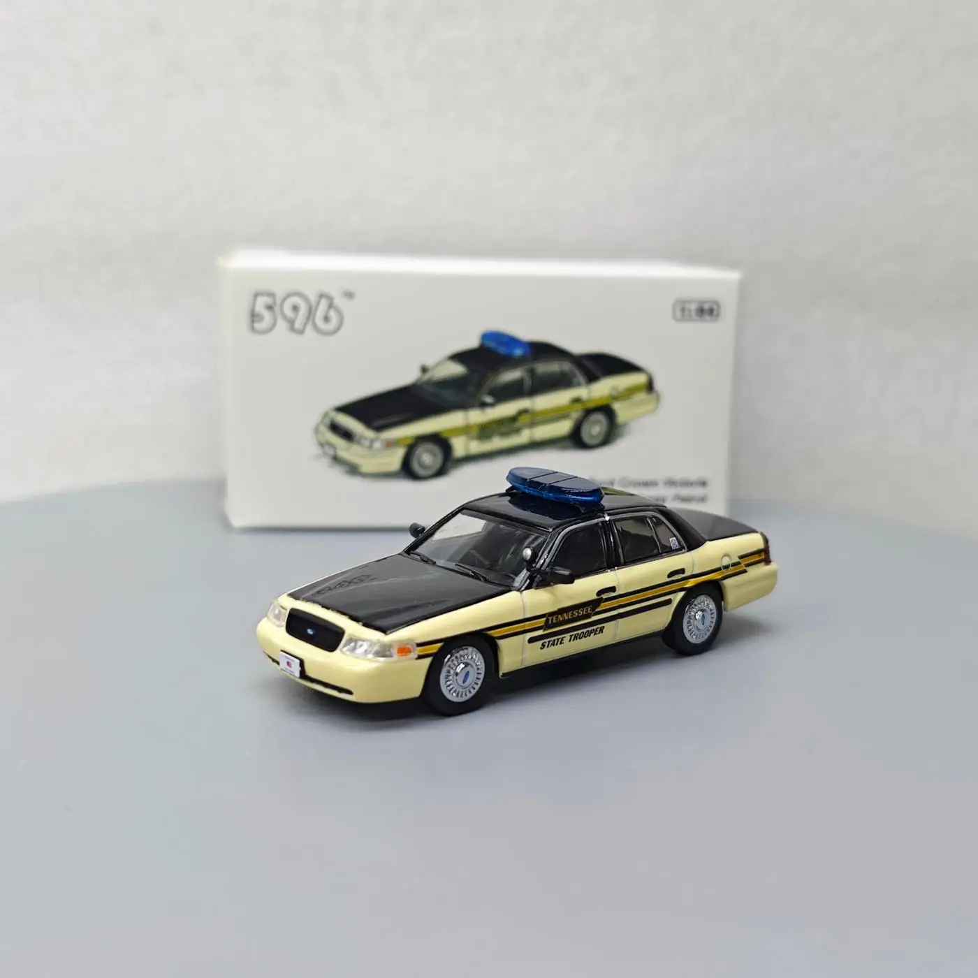 596 1:64 Crown Victoria Police - Tennessee Highway Patrol 596-100 Alloy Mini Car Model Simulation Collection Display Toy Gift