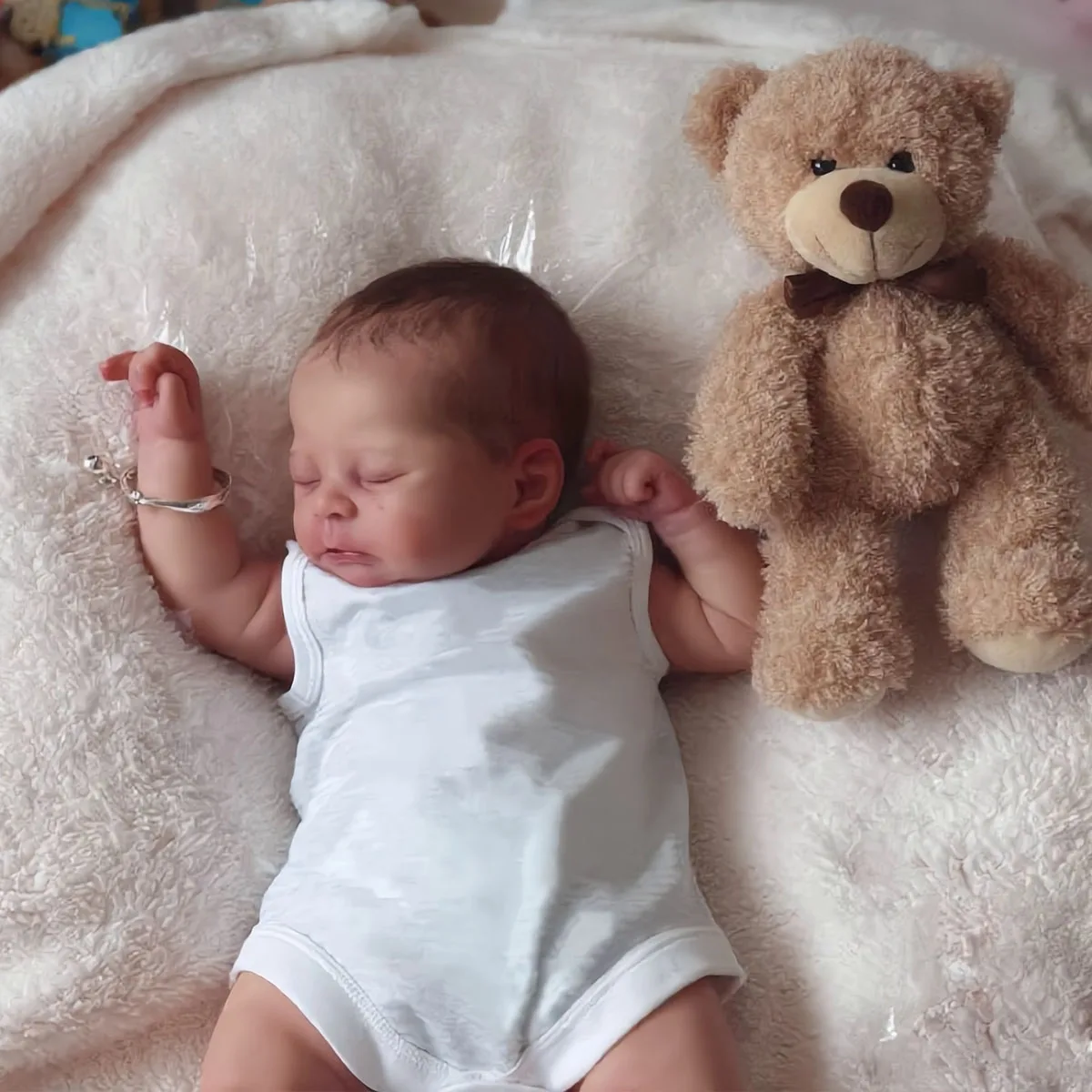 22 Zoll große, realistische Reborn-Babypuppe, schlafende Neugeborenenpuppe mit ultrarealistischer Hauttextur, waschbarem weißem Outfit, tolles Geschenk für Kinder und Sammler