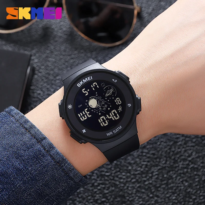 SKMEI New Fashion LED Electronic Men's Watches 2Time Countdown Date Alarm Week Wristwatches Waterproof Astronaut Dial Male Clock