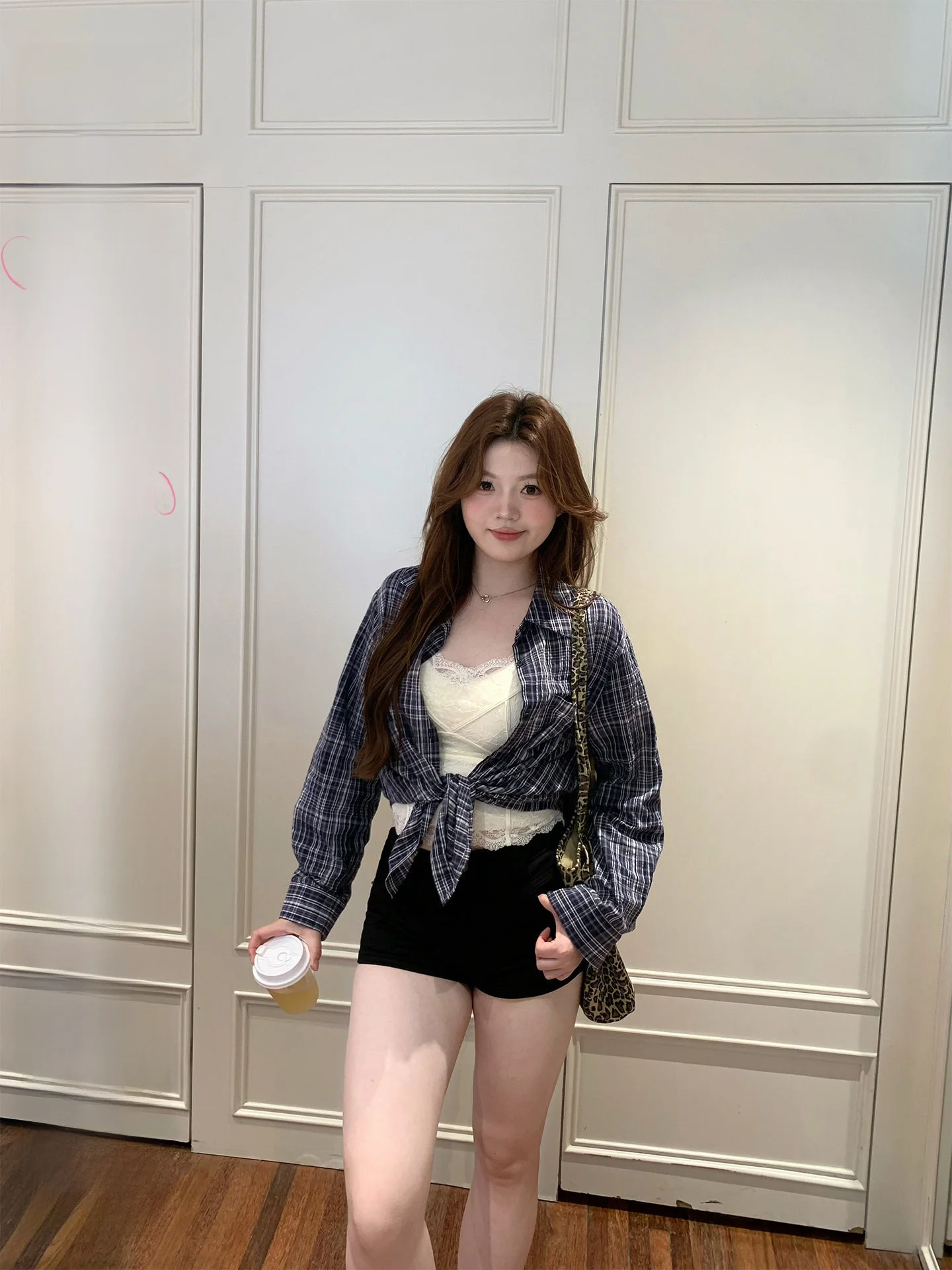 

Комплект из рубашки и шорт в корейском стиле с рюшами и клетчатым узором, легкий, дышащий, с защитой от солнца, для молодых женщин, повседневный, свободного кроя