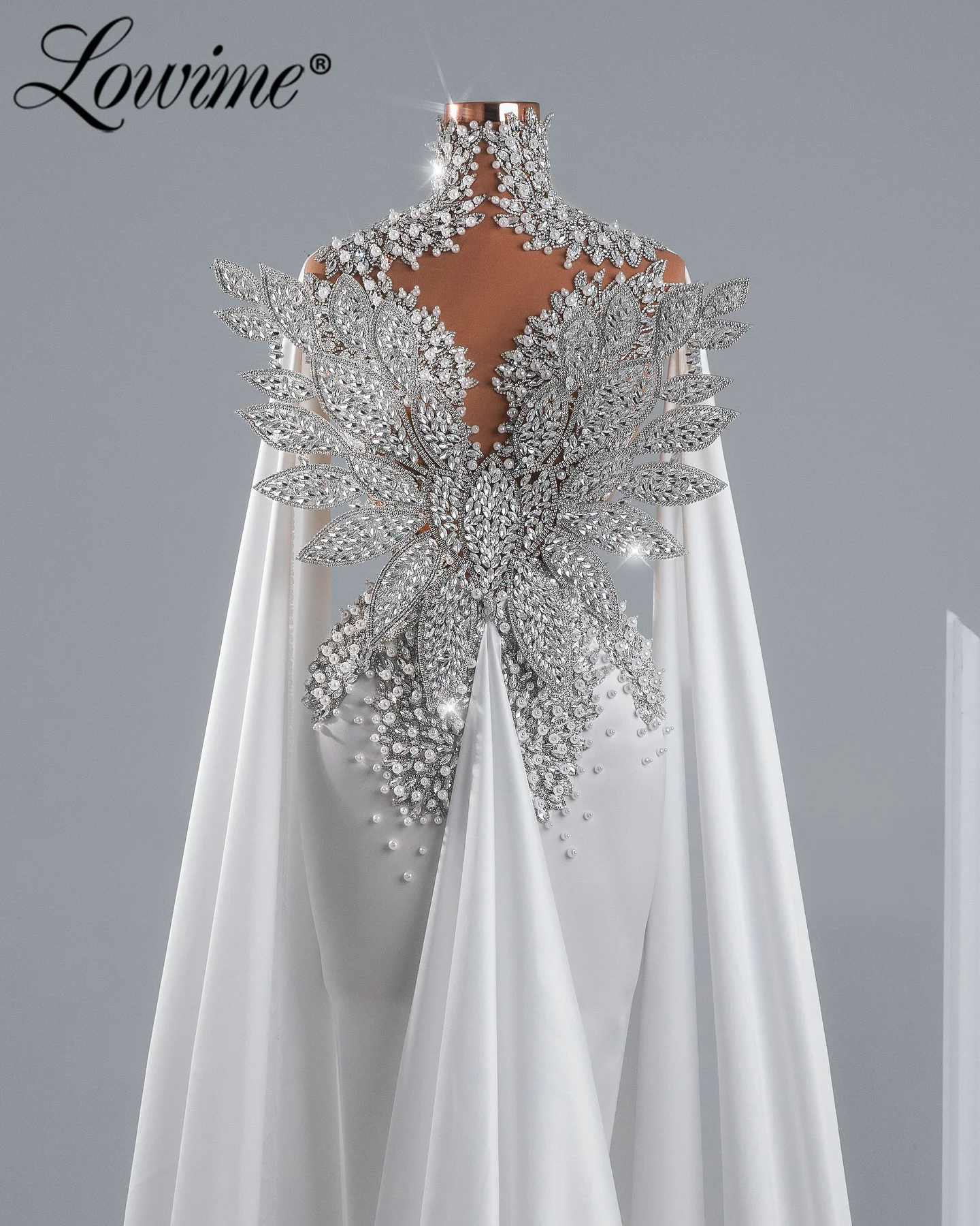 

2026 White Prom Dress Luxury Sparkle Crystals Evening Gowns Customized Cape Sleeves Mermaid Celebrity Dresses Arabic Party Dress