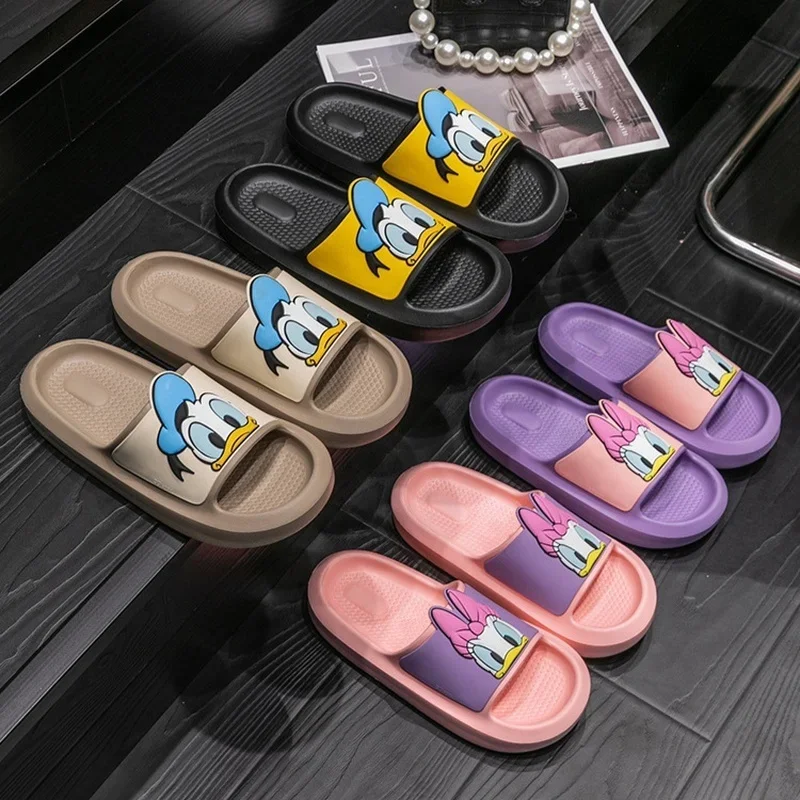 

Новые летние Нескользящие Шлепанцы из ЭВА серии Disney с рисунком Дональда дневного света, можно носить на улице, милые Мультяшные шлепанцы для пар