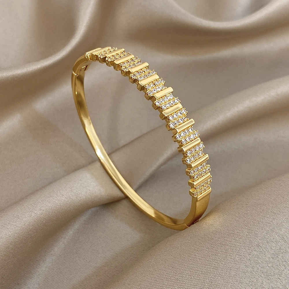 

Freetry Vintage Sparkling Zircon Geometric Cuff Bracelet Women Exquisite Gold Color Irregular Spring Bangle Fashion Jewelry Gift