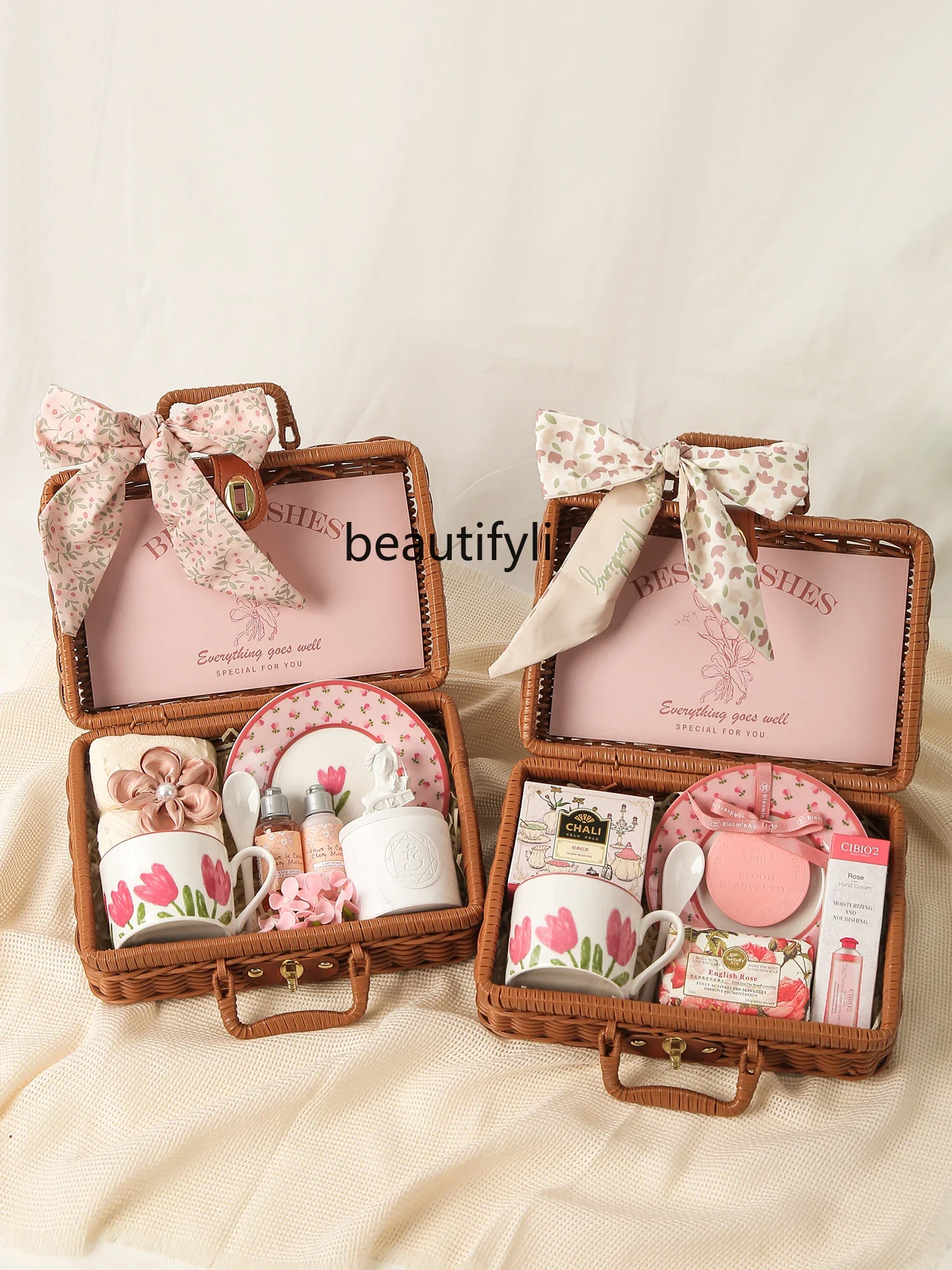 Souvenir Bridesmaids Niche High-end Practical Rattan Hand Basket Cup Saucer Wedding Wedding Souvenir Box