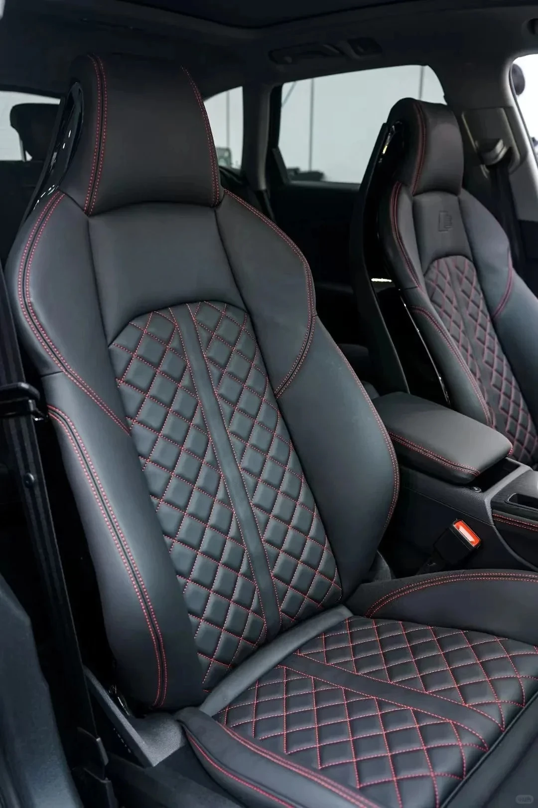 YLA Luxury Customized Leather Waterproof Racing Sport Seats Cover for Audi A3/A4/A5/A6/A7/A8/RS Models Car Interior Accessories