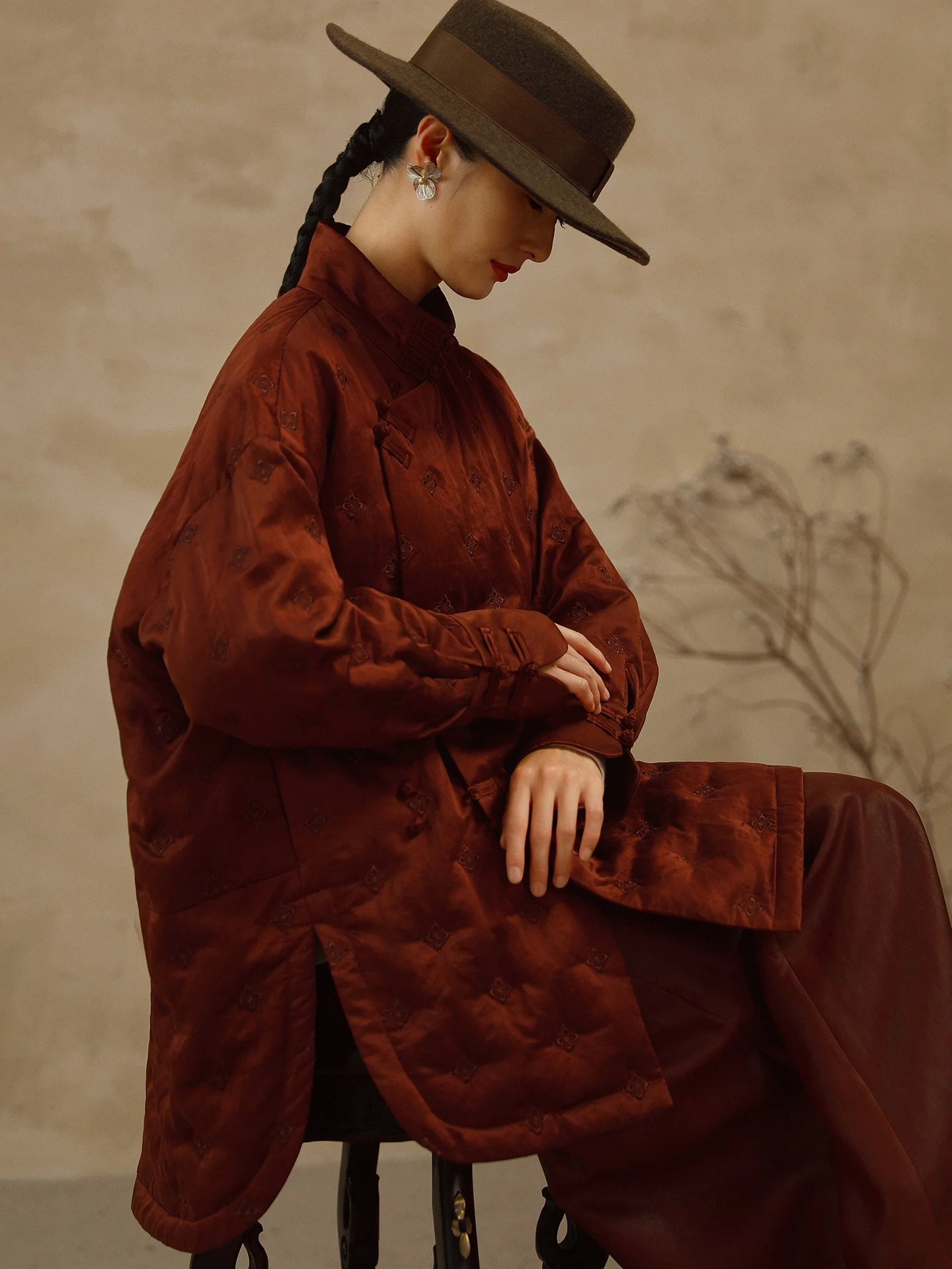 

Новая женская куртка Ele в китайском стиле, пуховик с 90% белым гусиным пухом, вышивка на шелковой ткани Yulan, длинный рукав, теплая, с воротником-стойкой