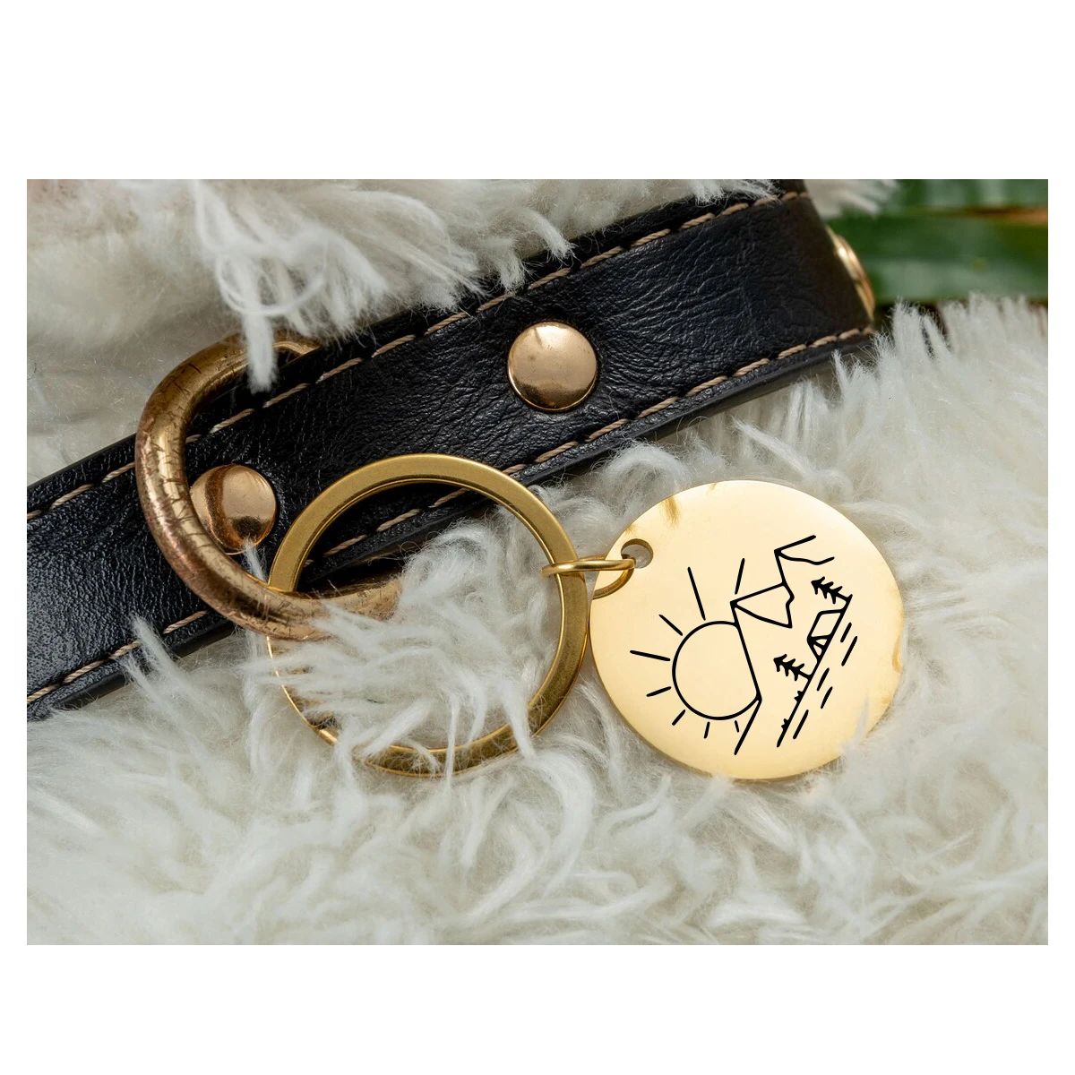 1pc personalized circular tags engraved with your pet's name and owner's phone number to help prevent getting lost outdoors