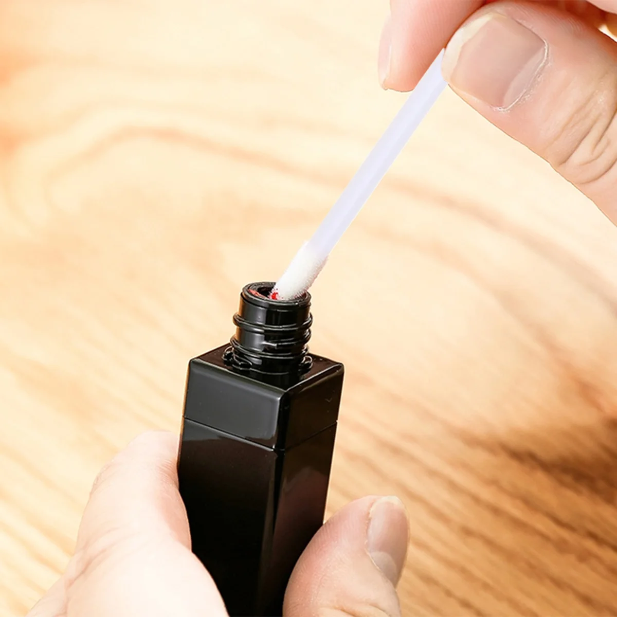 

200pcs Lip Brush Applicator Flocked Sponge Head Makeup Tool Kit Soft Bristles Plastic Handle Gloss Lipstick