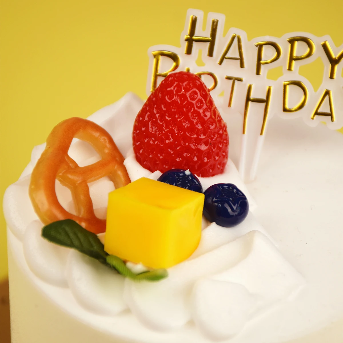 High Simulation Cake Model Fake Cake European Fruit, Birthday New Net, Red 4 Inch 1 Pc