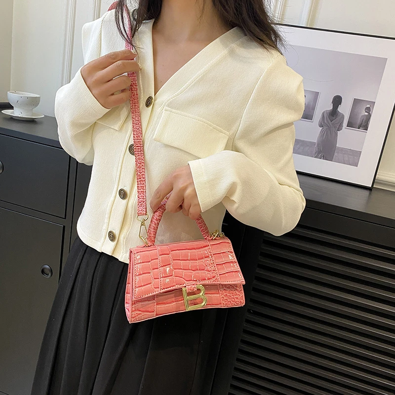 Classic Luxury Designer Diaper Bag: Elegant Crossbody Handbag For Women With Vintage Style And Large Capacity Messenger Tote