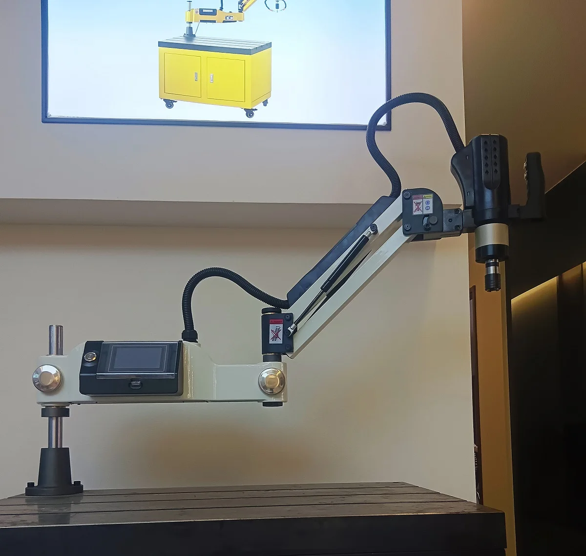 

Универсальный электрический нарезной станок для сверления и нарезания резьбы, серводвигатель с ЧПУ, не сердечник двигателя с ЧПУ, сенсорный экран ПЛК, доступный для продажи