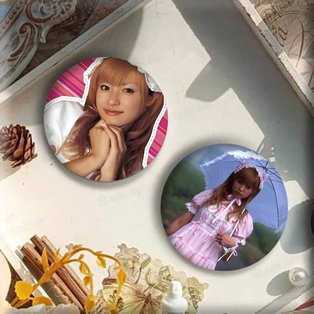 Kamikaze الفتيات موموكو شارات أنيمي شارة ليزر مستديرة الكرتون بروش الملابس على ظهره اكسسوارات التلبيب #5