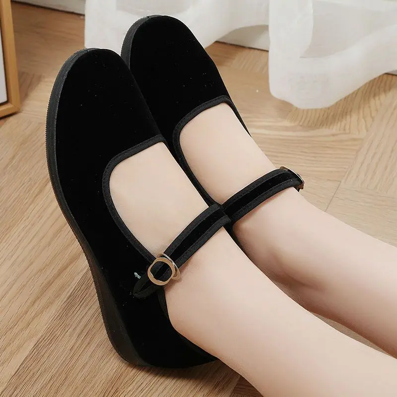 أحذية قماش بكين القديمة للنساء، مناسبة لموظفي الفنادق والمطاعم، تتميز بالعمل. أحذية الجدة السوداء ذات النعل الناعم