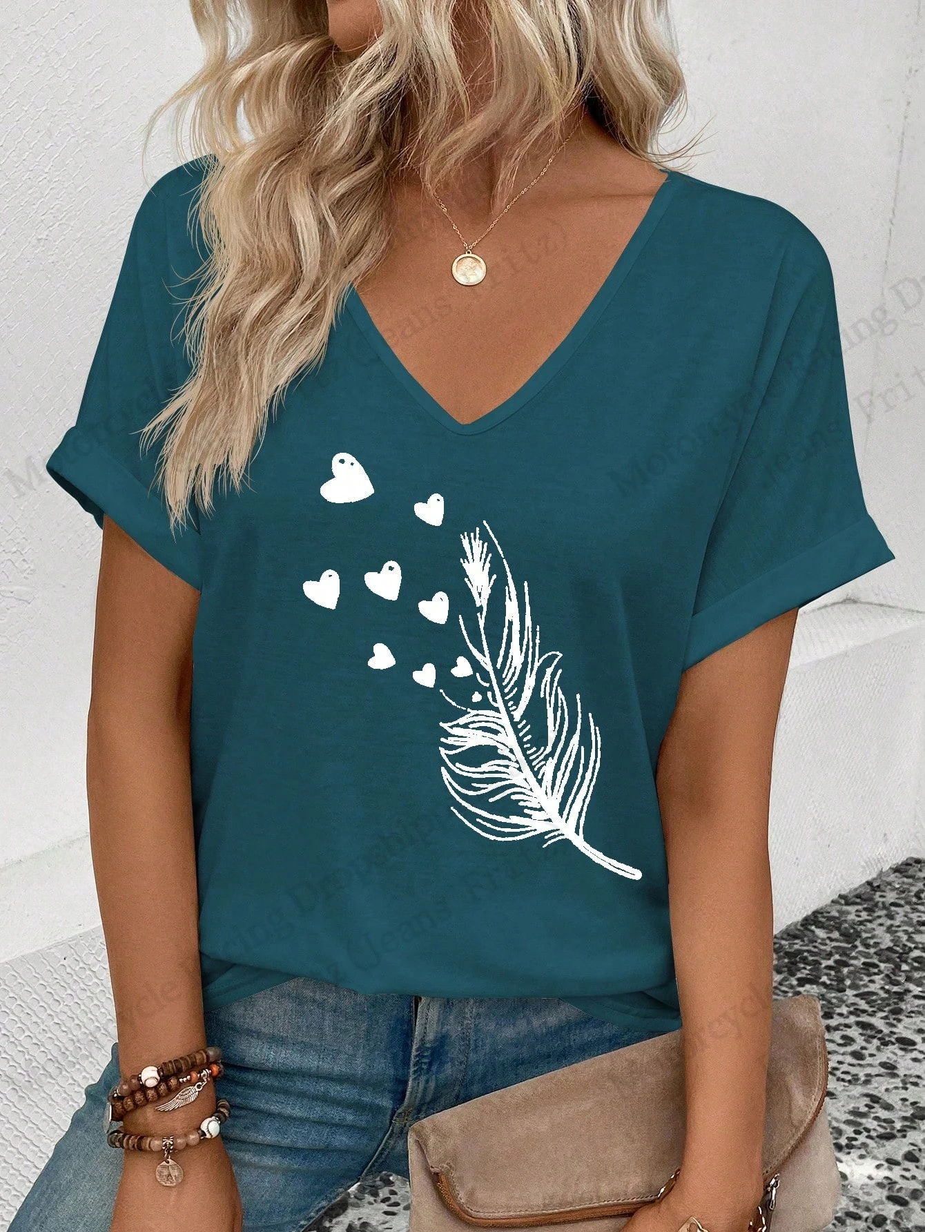 2025 New Womens T-shirt Simple Feather 3d Print T-shirt Women Fashion Casual V-Neck Short Sleeve Tops Tees Womens Clothes Heart