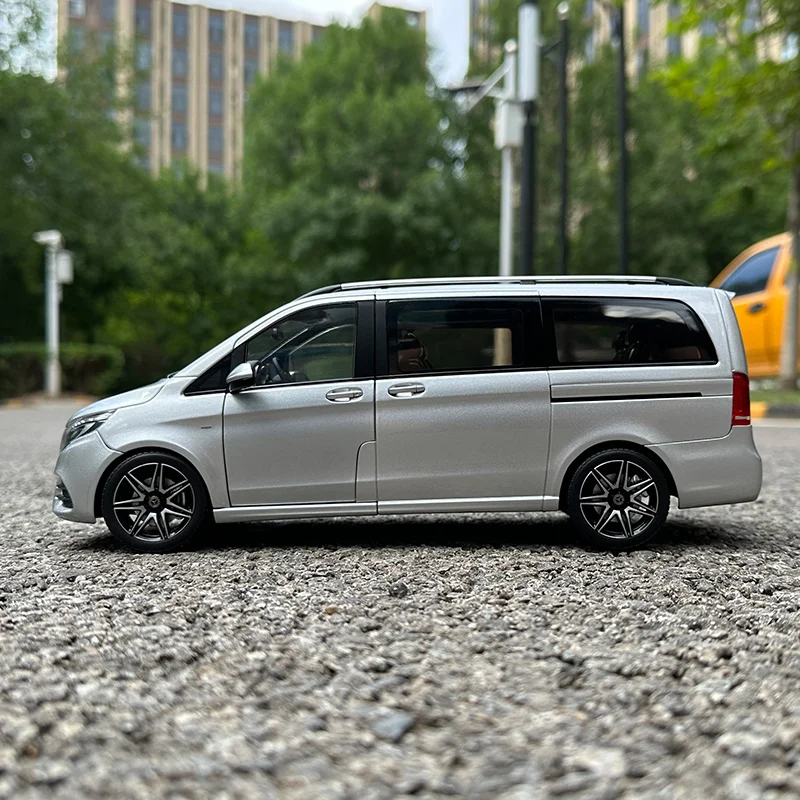 NOREV 1/18 FOR Viano V-Class AMG commercial vehicle MPV alloy car model Static ornaments collection metal model holiday gifts