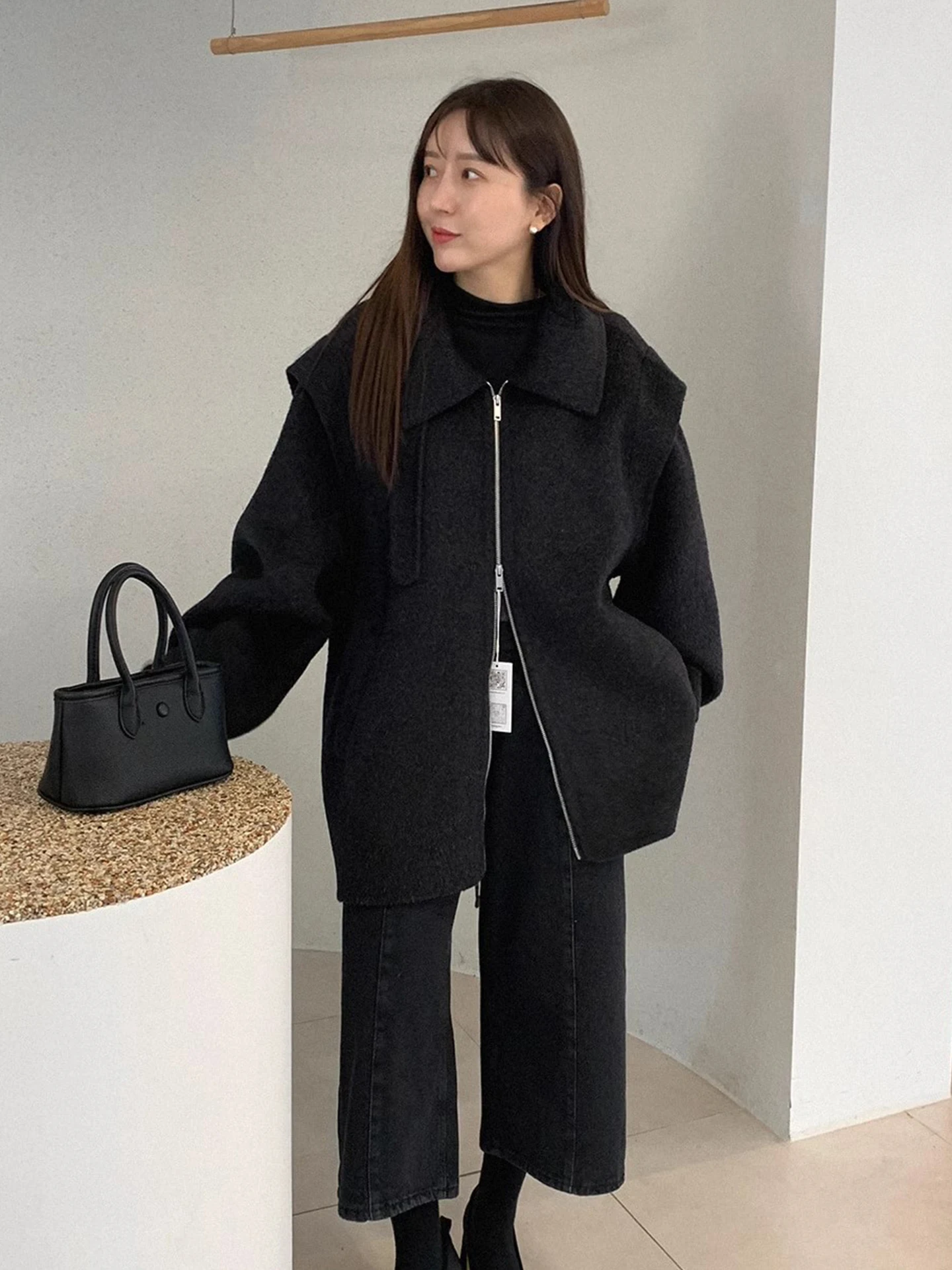 

Gagarich, женский топ с двойной молнией на плечах во французском стиле ретро, зима 2025, новый дизайн, ниша, высококачественное темпераментное шерстяное пальто